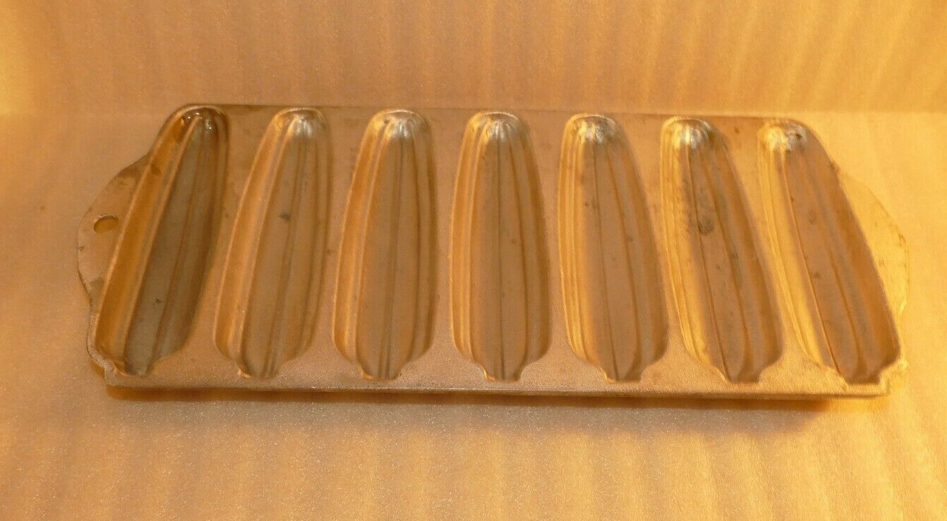 WearEver Cast Aluminum 2797 Vintage Corn Stick Pan Cornbread Pone Cakes