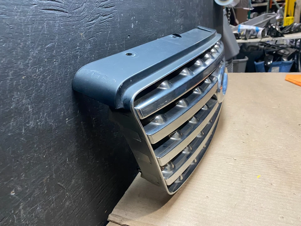 2003 2004 2005 Infiniti FX35 Grill Grille W/ Emblem Oem E4549 DG1 - Image 3 of 4