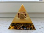 Piramide Orgonite con quarzo e fiore vella vita BASE 7x7 cm