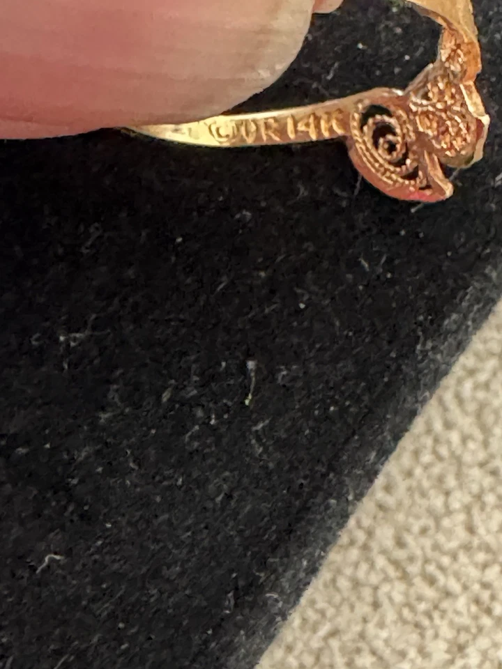 14 K Gold Filigree Leaf Detail Ring. Size 6  - Image 2 of 4