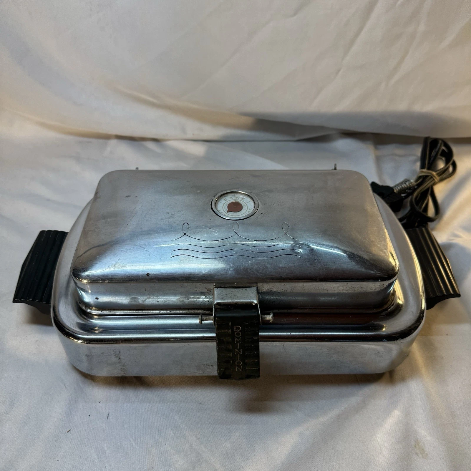 Vtg Dominion Waffle Sandwich Maker Grill Chrome Bakelite Art Deco Design 1218