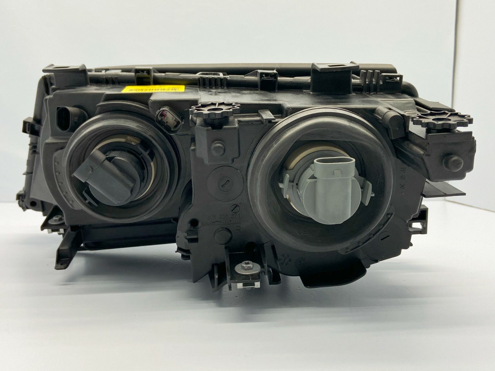 OEM MAGNETI MARELLI RH Headlight BMW Series 3 Saloon E46