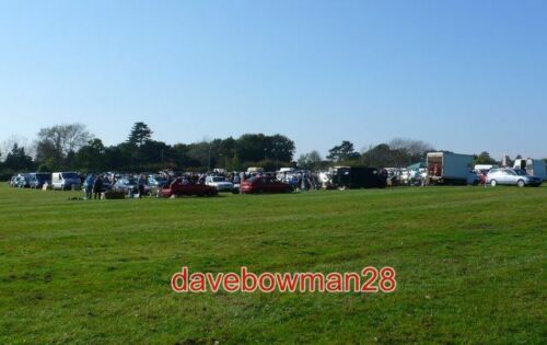 PHOTO  CAR BOOT SALE YEOVIL SHOWGROUND THIS LARGE BOOT SALE IS HELD EVERY SUNDAY - Afbeelding 1 van 1
