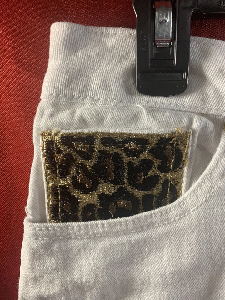 Pantalones Cortos de Jean Nicki Minaj Blancos Sólidos Estampado de Guepardo Corte Informal Denim Tiro Alto Foto 3 de 4