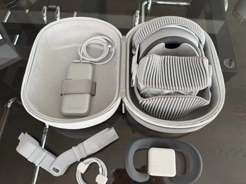 Apple Vision Pro VR Headset 1TB w/  Light Seal-14n/ DUAL SOLO BAND EXCELLENT