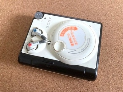Sony WM-51 Walkman White Auto Reverse with Earphones Vintage 1990s