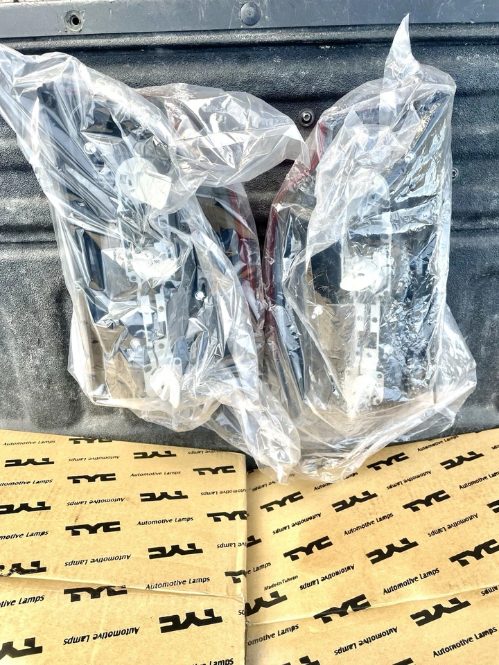 NEW OB,Station Wgn Lower RIGHT& Left Taillights 01-04VLV-70/XC-70 SERIES-VOLVO - Image 3 of 4