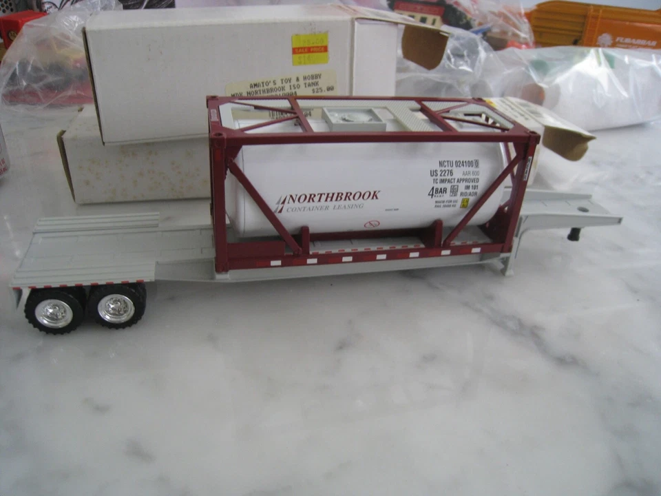MDK Northbrook ISO Tank and Matching Truck Trailer 1:43 Scale Model Toy - Image 2 of 4