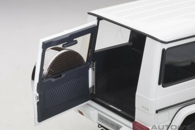 MERCEDES-BENZ G63 AMG G-WAGON GLOSS WHITE 1:18 by AUTOART MERCEDES-BENZ G63 AMG G-WAGON GLOSS WHITE 1:18 by AUTOART
