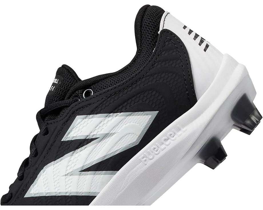 Botines moldeados New Balance® 8 B FuelCell FUSE v4 para mujer en negro/blanco Foto 4 de 4