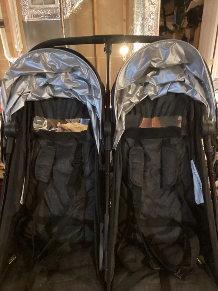 Evenflo Double Stroller Aero2 Ultralightweight in Very Good Condition - Image 4 of 4