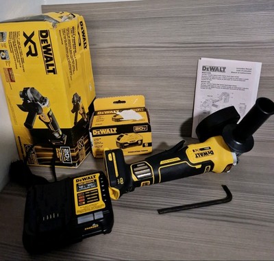 DEWALT 20V XR Cordless 4-1/2.in to 5in Variable Speed Angle Grinder Kit