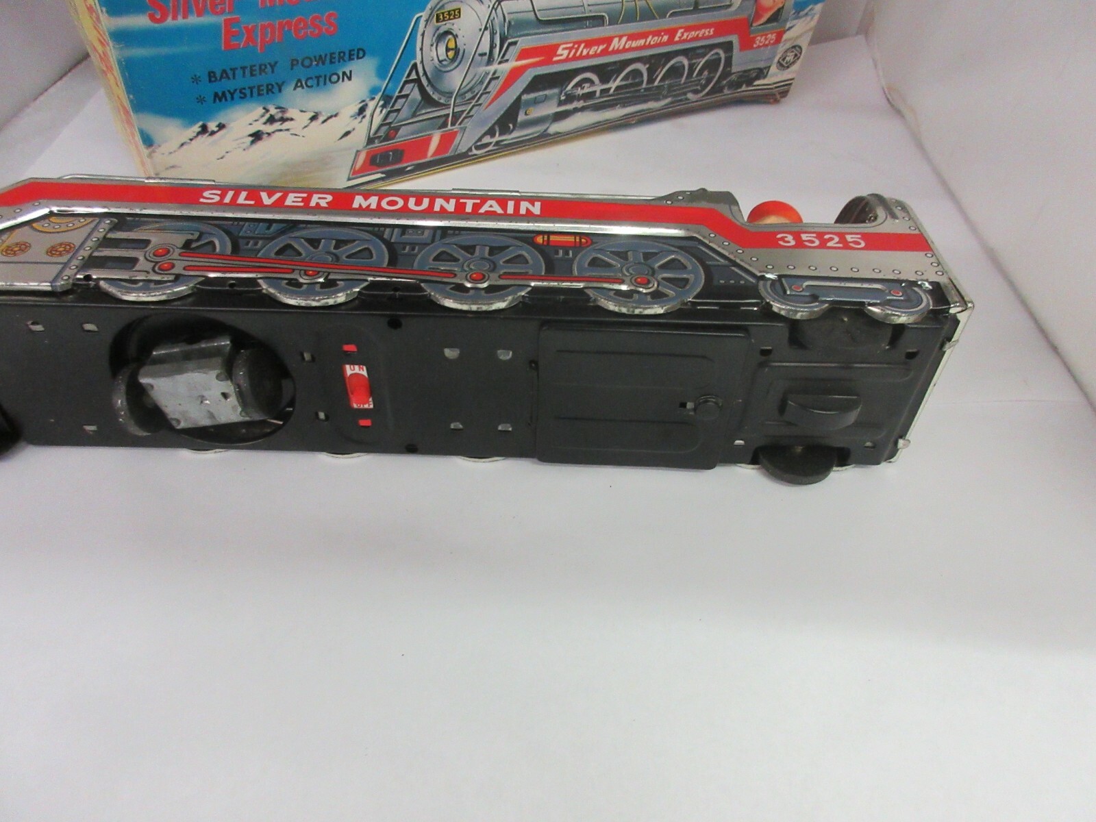 VINTAGE BATTERY OPPERATED SILVER MOUNTAIN EXPRESS TRAIN TIN MODERN TOY