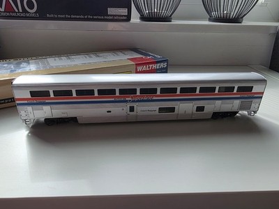 Walthers 932-6151 H0 US-Coach/Baggage-Car ''Amtrak Superliner 1'' Phase III