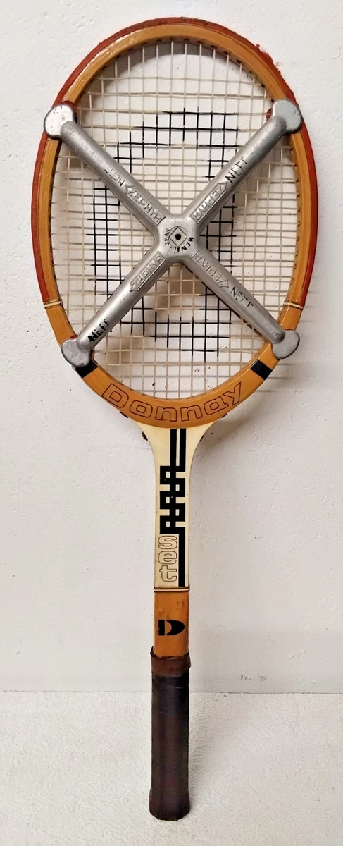 Raquette de tennis vintage photo stock. Image du nostalgique - 36551132