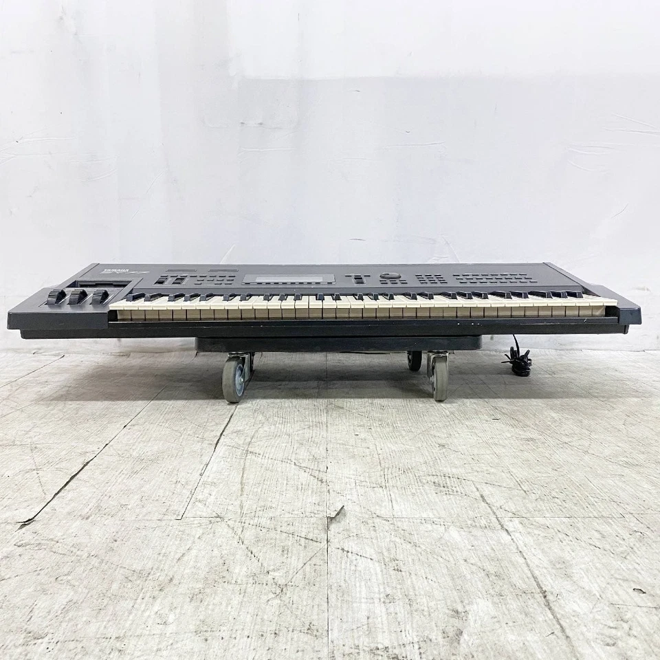 Yamaha SY77 Synthesizer Keyboard 61-Keys Black keyboard Music - Image 4 of 4