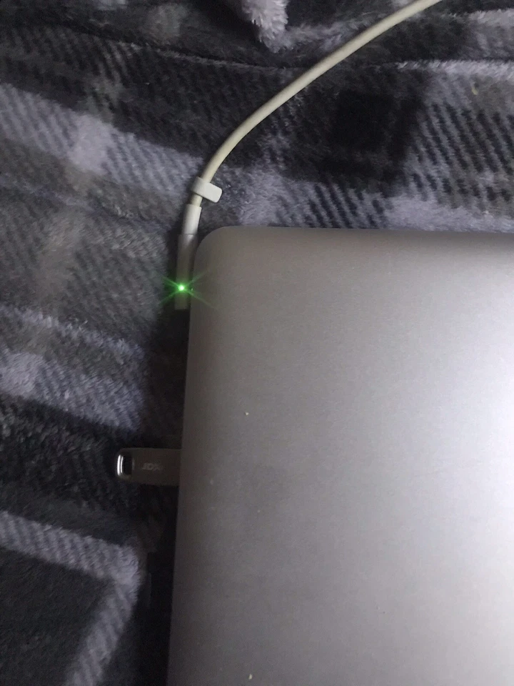 Apple MacBook Pro MD101LL/A 13-Inch (500GB, Intel Core i5, 2.50GHz, 4GB) Laptop - Image 3 of 4