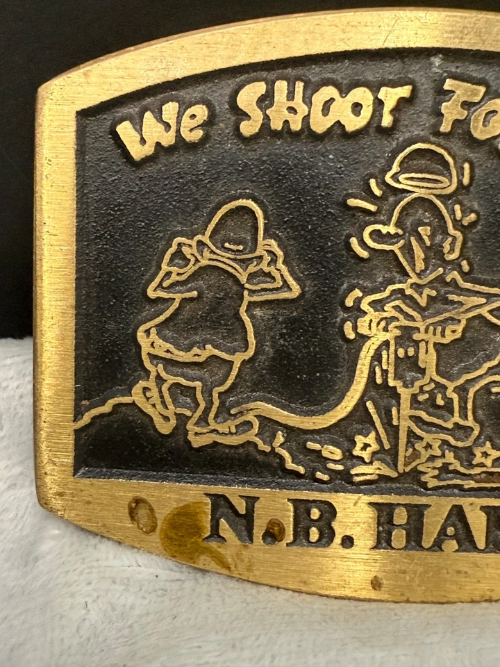 Hebilla de cinturón vintage N.B.Harty tono dorado disparamos por dinero en efectivo Foto 2 de 4