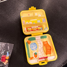 Vintage 1989 Polly Pocket Midge  s Play School Yellow Compact Bluebird Figures