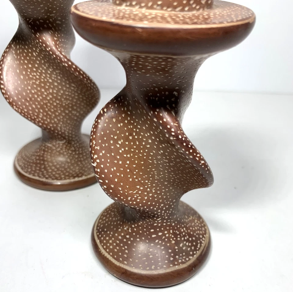 Juego de 2 candelabros de piedra de jabón tallados a mano hechos en Kenia puntos marrones 5" Foto 4 de 4