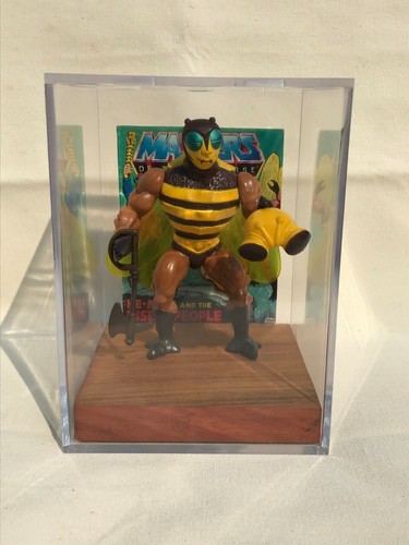 VINTAGE MOTU BUZZOFF in Vitrine mit Acc. & COMIC BOOKw/ONE of KIND ORIGINAL ART - Bild 3 von 8
