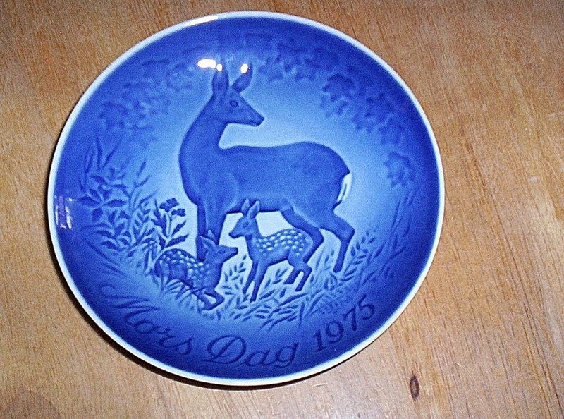 B & G Bing & Grondahl Mors Dag 1975 Mothers Day Plate Doe Deer & 2 Fawns