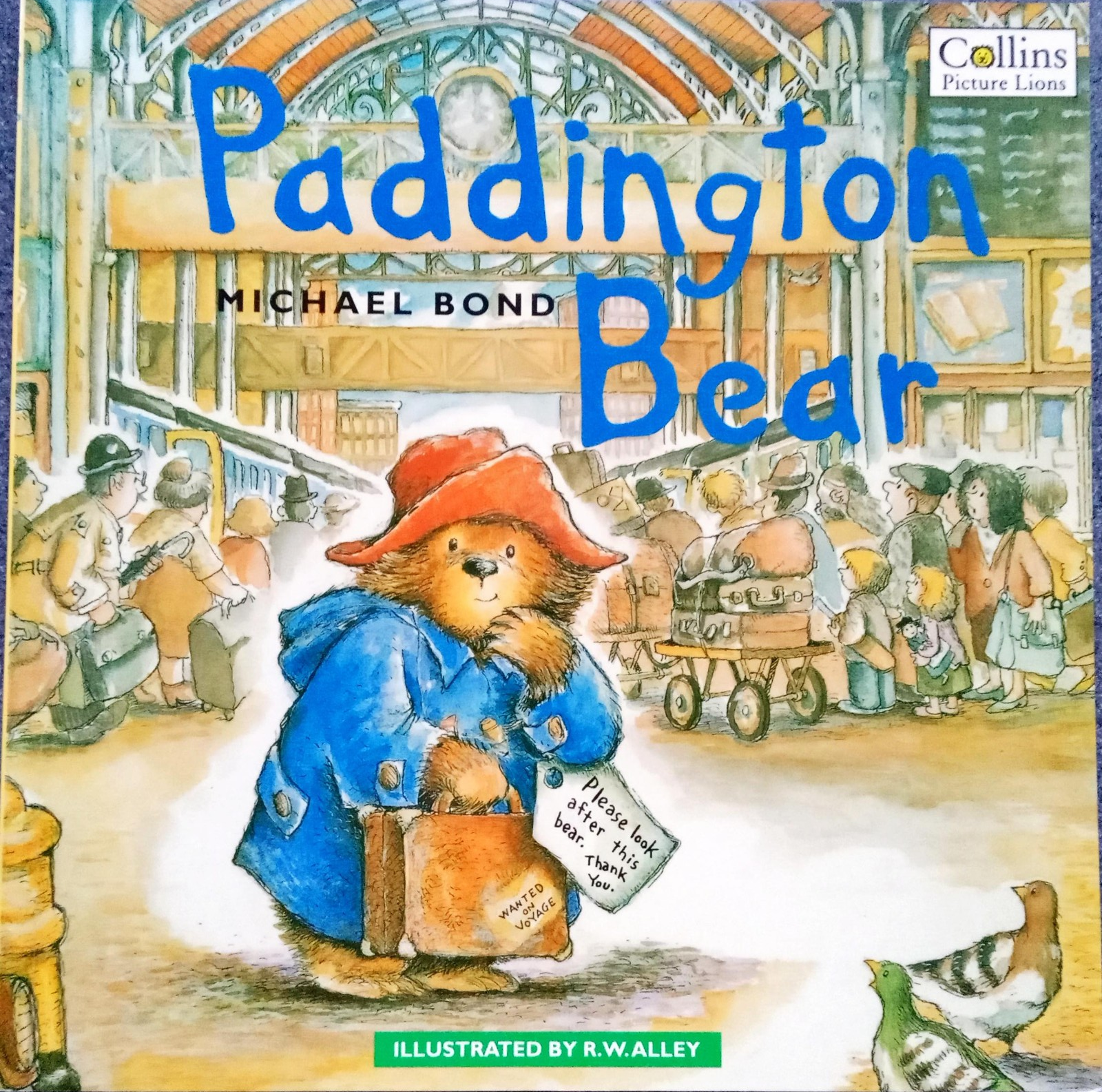Michael Bond - Paddington Bear Paperback Book Illustrated by R.W. Alley