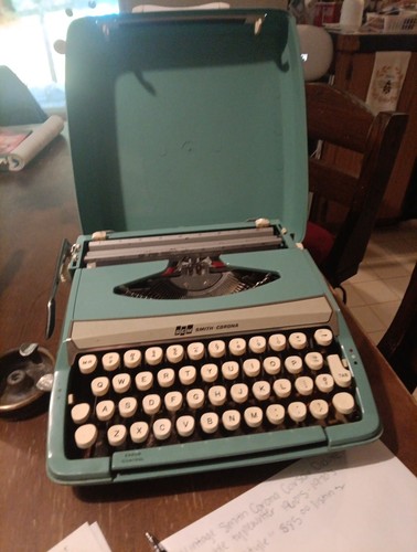 Vintage Smith Corona Skyriter Portable Typewriter With Case