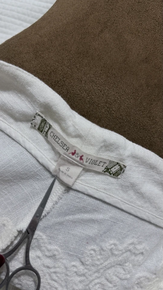 Pantalones Cortos Medianos Chelsea & Violeta Bordados Marfil Off-White Mezcla de Lino Sin Bolsillo Foto 4 de 4