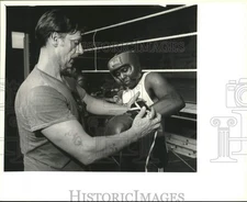 1988 Press Photo Boxing Walt Carr with Boxer Bill Harrison at The Gym