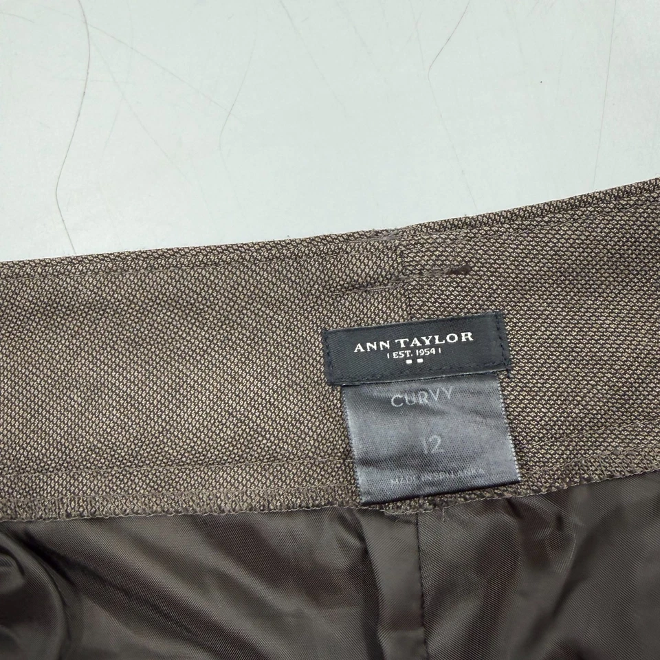Calça social Ann Taylor feminina curvilínea 12 marrom texturizado mistura de poliéster reta - Imagem 4 de 4
