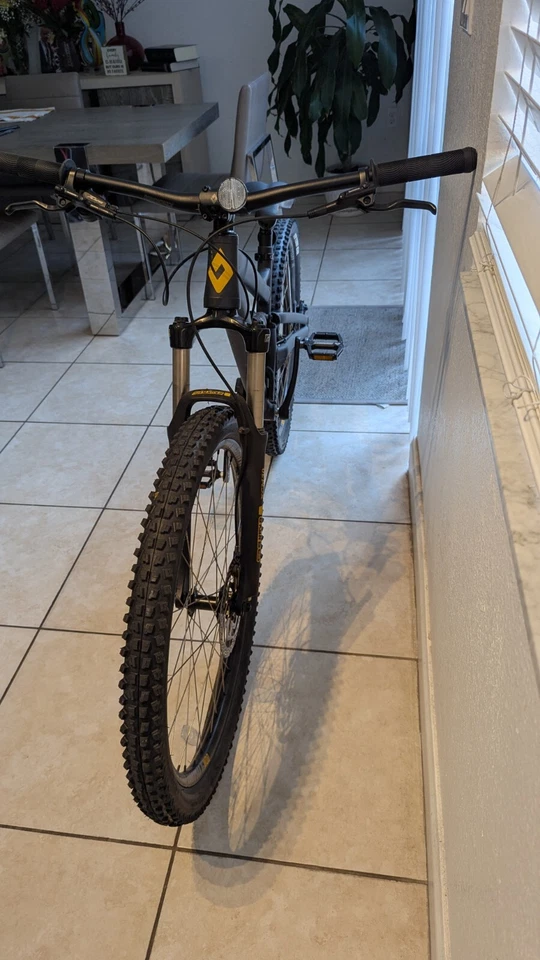 Diamondback Atroz 2 全避震山地自行车 尺寸 M 色 黑色 — 第 2/4 张图片