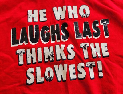 AB Tools Türschild Aus Gusseisen – „He Who Laughs Last Thinks Slowest“, Schwarz-weiß, 32x6 Cm, Rustikaler Look