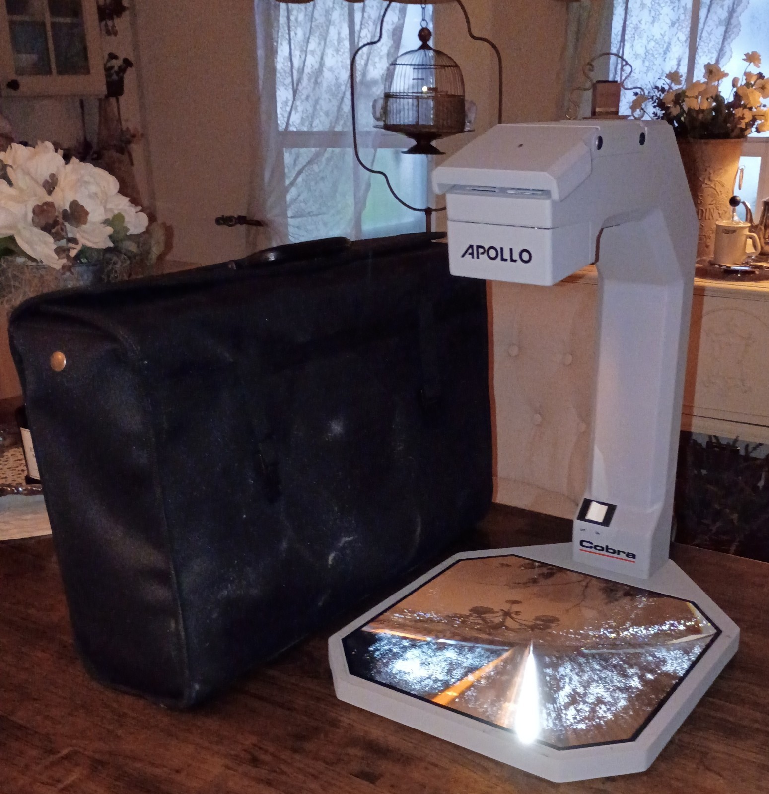 Apollo Cobra VS 3000 Portable Reflective Overhead Projector & Storage Carry Case