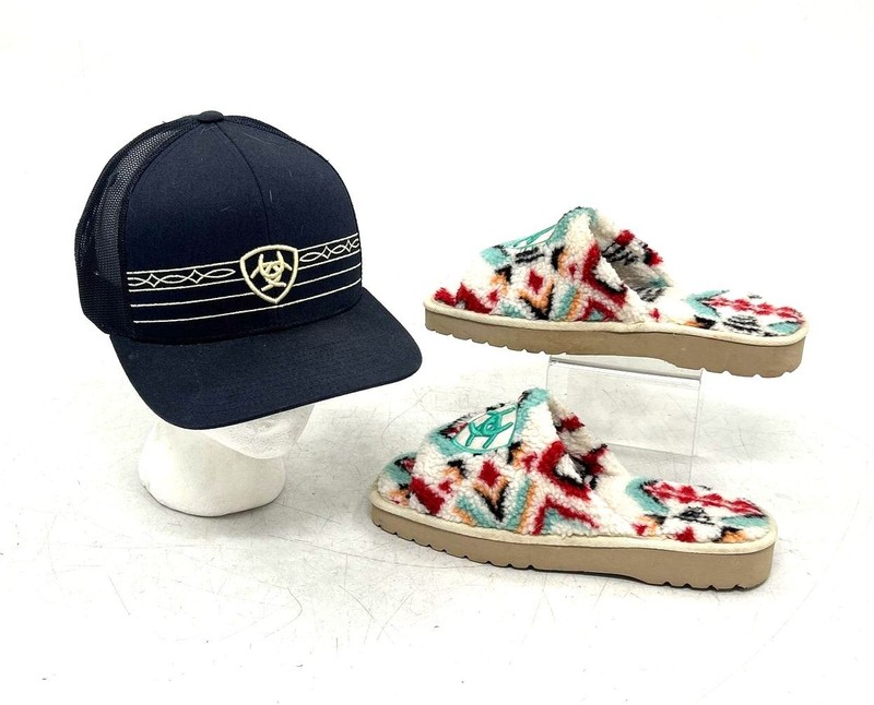 Ariat Women's Aztec Print Fleece Slide Slippers and Mesh Trucker Hat Set Size 7
