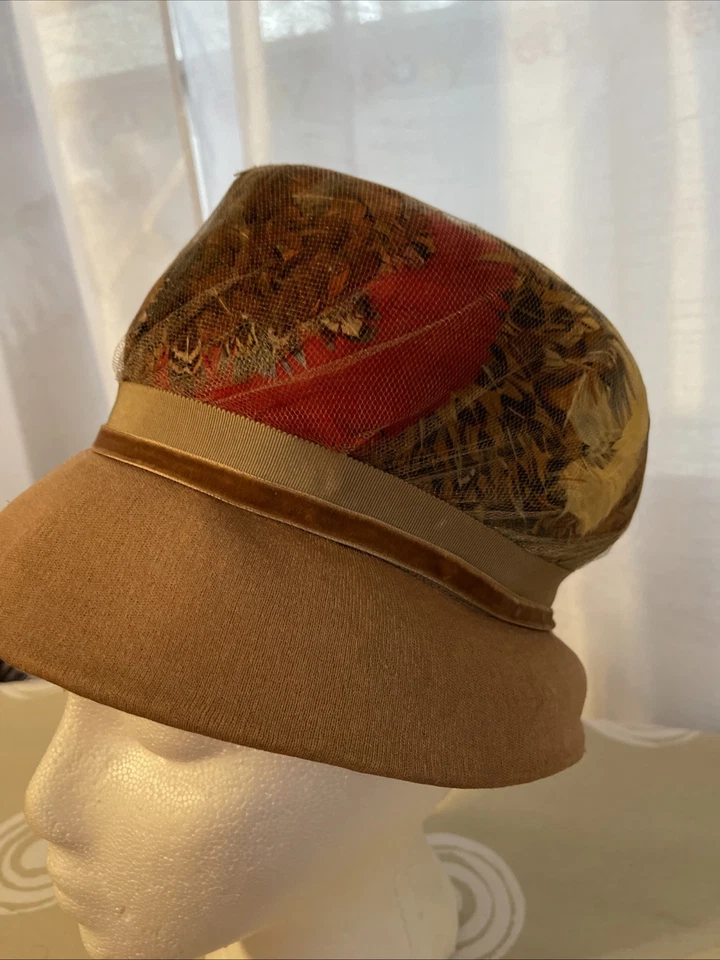 Sombrero de mujer Lit Brothers Philadelphia de lana años 40 faisán real debajo de la red Foto 4 de 4