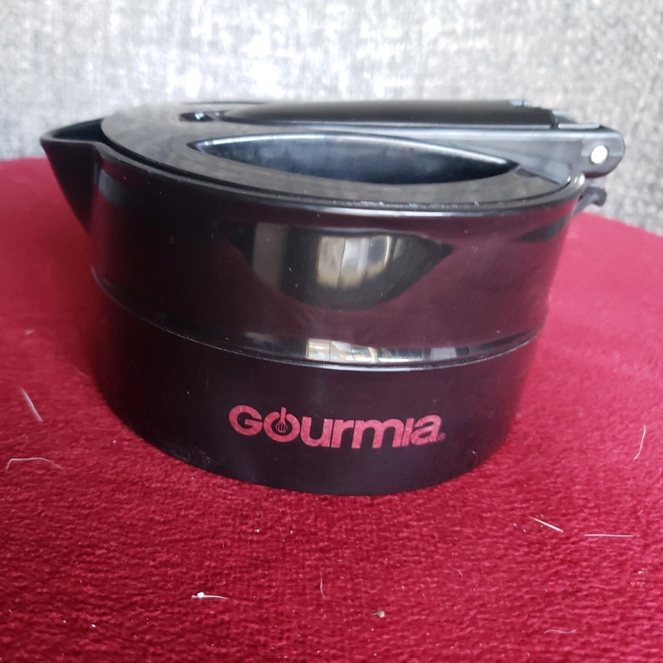 Gourmia 1 Qt. Electric Collapsible Travel Kettle GK338B Black - Image 4 of 4