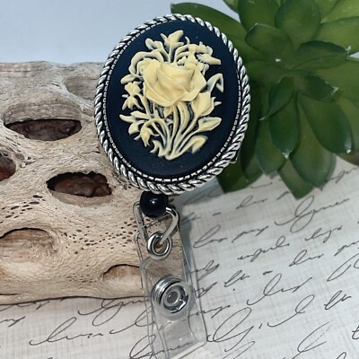クローバー 3D Romantic Bouquet Rose Lanyard Cameo Retractable Reel ID Card