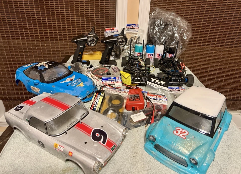 Tamiya MO5 Lote de 2 Chasis 1 con Muchos Cargador de Batalla Hop Ups, Piezas, Usado Foto 3 de 4