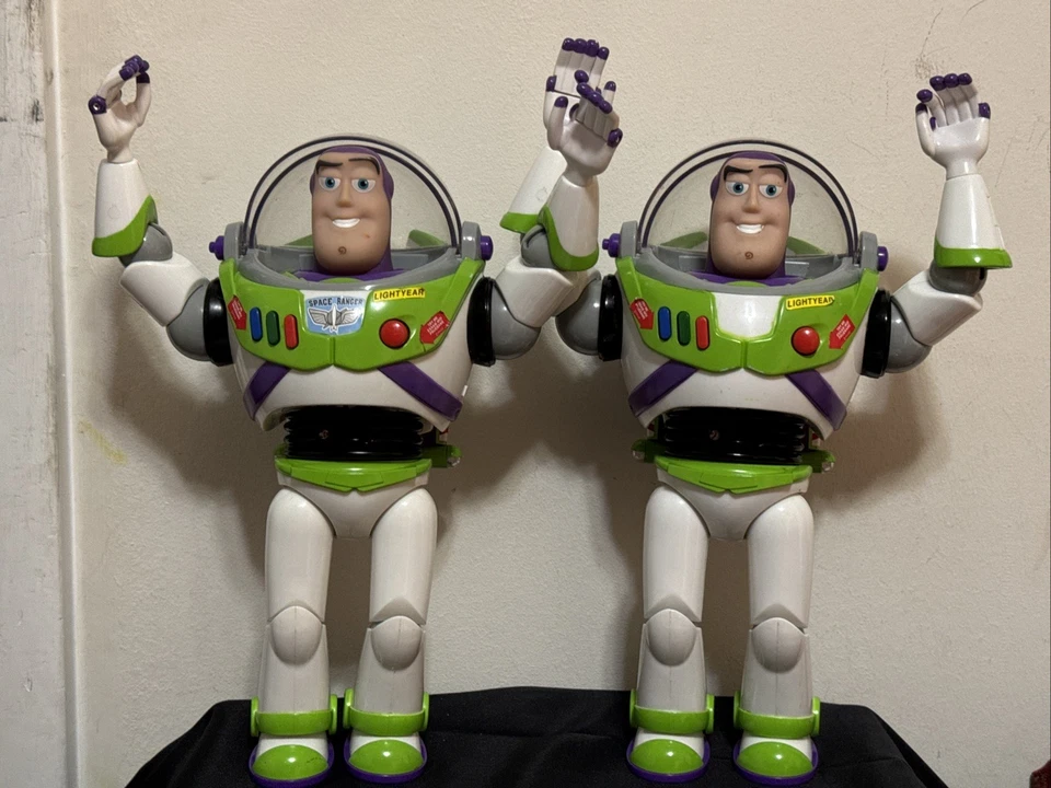 Conjunto de 2 bonecos de ação Disney Toy Story Buzz Lightyear Ultimate Talking trabalho 12"" - Imagem 2 de 4