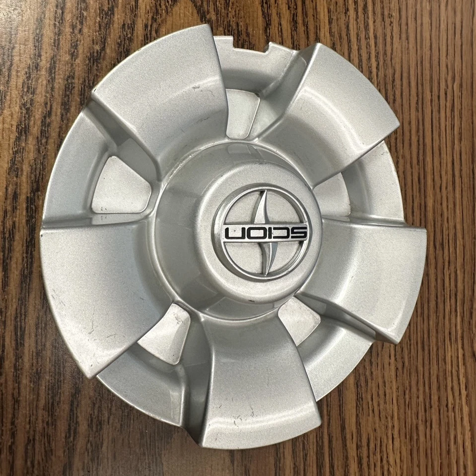 2008 - 2015 SCION XB СЕРЕБРЯНЫЙ МЕТАЛЛИЧЕСКИЙ OEM ЦЕНТРАЛЬНЫЙ КОЛПАК P/N PT904-52081 - Изображение 4 из 4