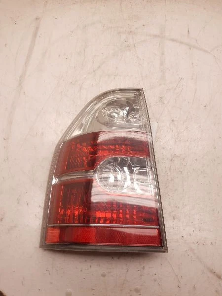 04-06 MONTAJE LUZ TRASERA IZQUIERDA LADO CONDUCTOR ACURA MDX Foto 3 de 4