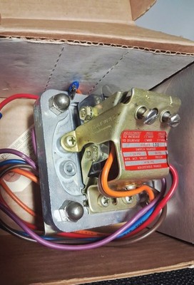 Barksdale D2H-H18SS-CS-U  Dual-Setpoint Stripped Diaphragm Pressure Switch 