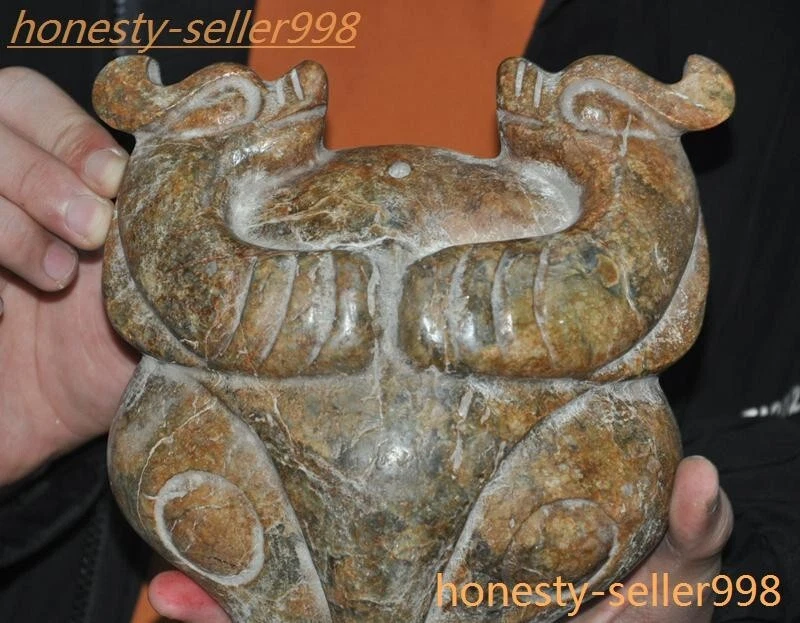 Máscara facial de bestia extraña tallada en jade antiguo de 7,6"" de la cultura Hongshan para colgar en la pared Foto 2 de 4