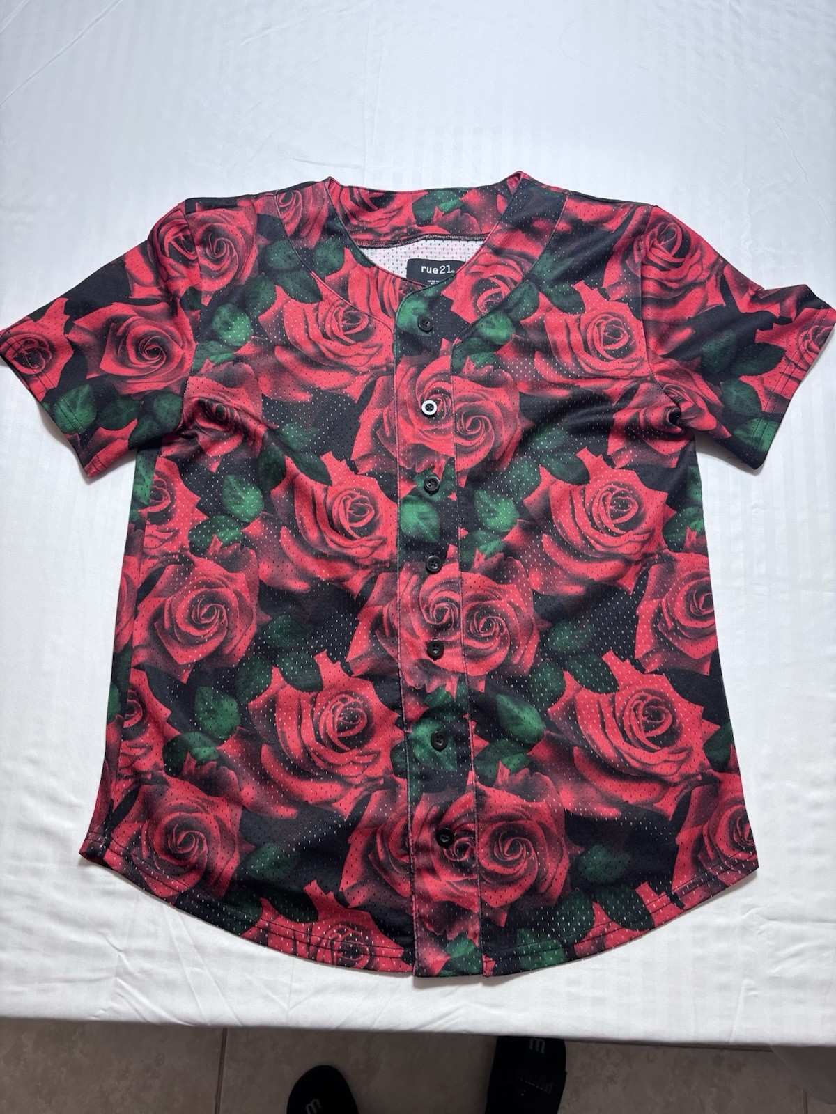 Rue21 Jersey Men's Small S Multicolor Graphic Print Red Rose Floral Button-Up