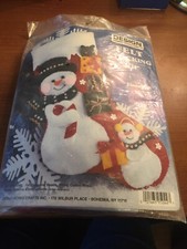 Design Works Crafts Snowmen With Presents Felt Stocking Kit with Sequins 5044