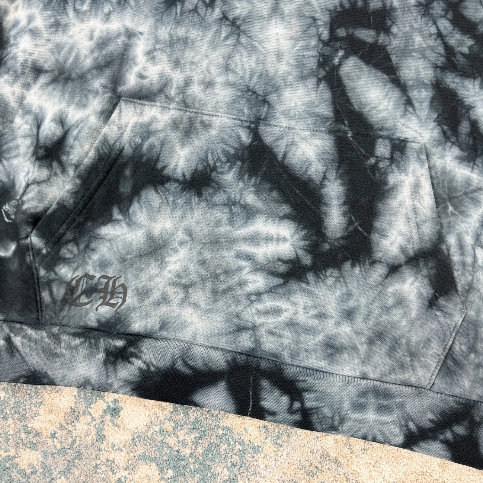 Felpa con cappuccio Chrome Hearts ferro di cavallo tie dye nera e grigia prezzo consigliato £ 1000 ^