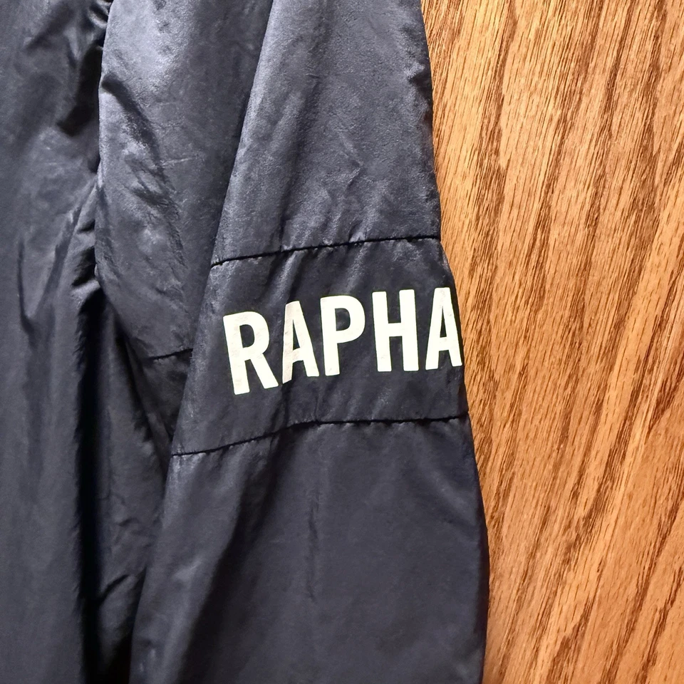 Chaqueta mediana aislada Rapha Pro Team para hombre negra ciclismo DAÑOS leer Foto 4 de 4