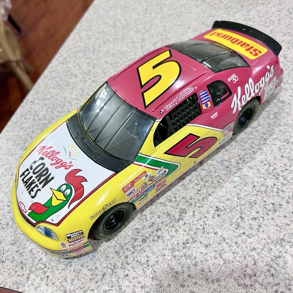 Ertl NASCAR 1997 Terry Labonte #5 Kellogg's Chevy Monte Carlo 1:18 coche diecast Foto 3 de 4