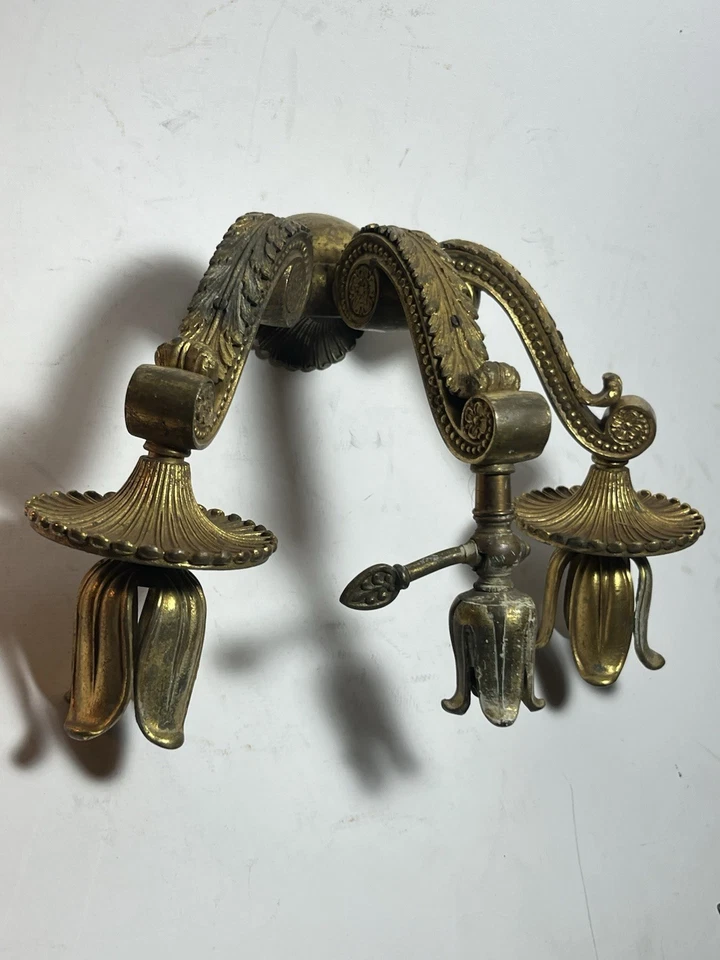Aplique de gas antiguo de tres brazos de bronce dorado del siglo XIX Foto 3 de 4